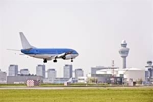 KLM-vliegtuig-land-op-Schiphol